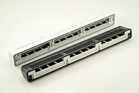 Nawiewnik z manualną regulacją i czerpnią akustyczną, typ VT401, biały wewnątrz, antracyt na zewnątrz