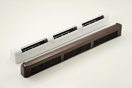 Nawiewnik z manualną regulacją i czerpnią akustyczną, typ VT401, biały wewnątrz, brąz na zewnątrz