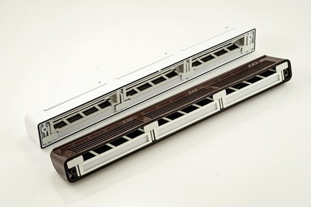 Nawiewnik z manualną regulacją i czerpnią akustyczną, typ VT401, biały wewnątrz, brąz na zewnątrz